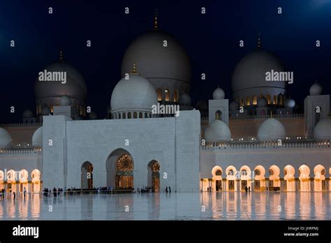 View of famous Sheikh Zayed White Mosque in Abu Dhabi, UAE at night ...