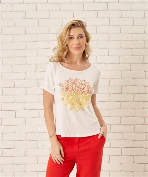 T Shirt Estampada Frontal Modelagem Reta Viscose Manoock Moda Feminina