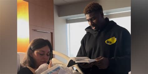 Une star de la NFL lit des Psaumes à la naissance de sa fille Info