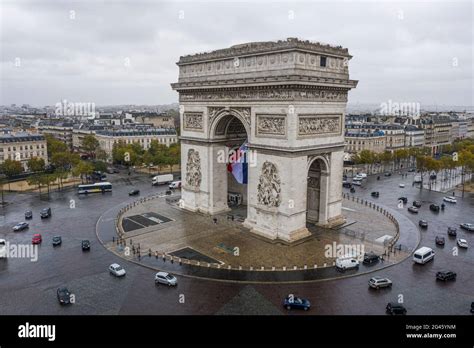 Aerial view of Arc de Triomphe, Paris Stock Photo - Alamy