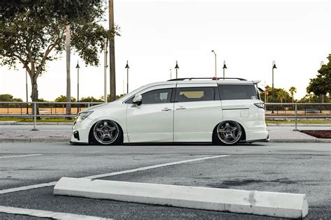 Lowered Nissan Quest