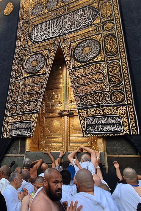 Ibadah Umrah Di Masjidil Haram ANTARA Foto