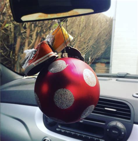 15 Amazing Christmas Car Decorations Bridal Shower 101