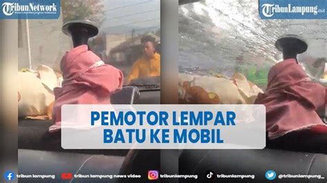 Viral Motor Dan Mobil Senggolan Pemotor Tiba Tiba Lemparkan Batu Ke