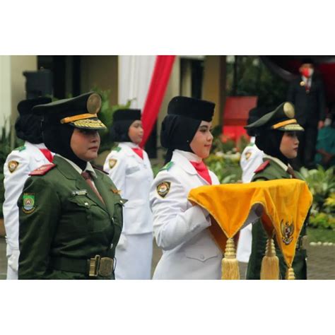 KEC PERIUK Penurunan Bendera Merah Putih Sekcam Periuk Jadi Inspektur