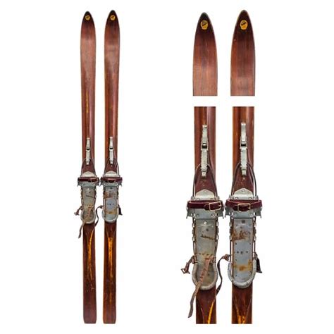 1940s Tempo Ridge Top Downhill Skis With Kandahar Bear Trap And Leather