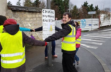 Val D Oise Pontoise Versailles Une Cha Ne Humaine De Gilets Jaunes