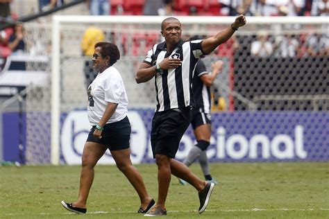 Luis Castro Agradece Fam Lia De Garrincha Presente Na Goleada Do