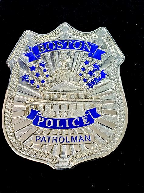 Boston Massachusetts Police Patrolman - COLLECTORS-BADGES.COM