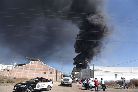 Combaten Cuerpos De Emergencia Incendio En Fábrica De Solventes En