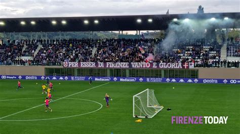 Fiorentina Entusiasmo All Allenamento A Porte Aperte Al Viola Park In