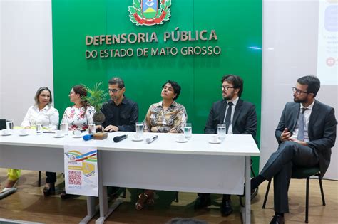 Livro Que Mapeia E Cria Rota De Atendimento Em Rede Para Criança E