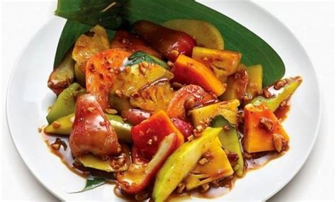 Resep Membuat Rujak Buah Sambal Kacang Yang Segar Dan Pedas