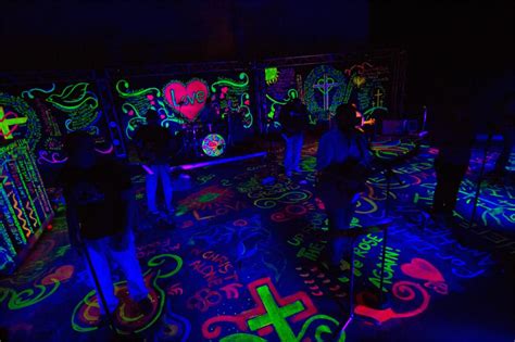 Краска, которая светится в темноте: как называется, состав краски ...