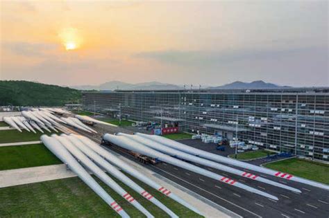 World's biggest onshore wind turbine blades unveiled in China | New ...