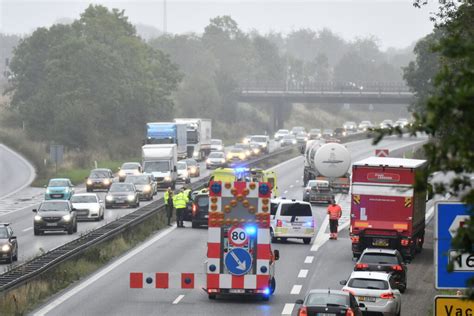 Voldsomt trafikuheld ved Odense politi og redningsmandskab på stedet