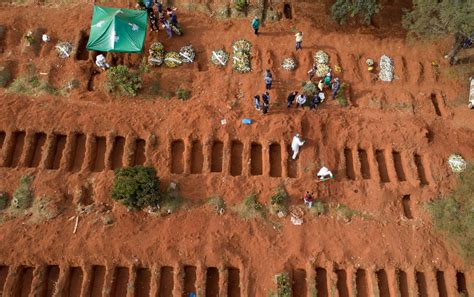 Enterros aumentam 18 em abril em São Paulo durante pandemia do