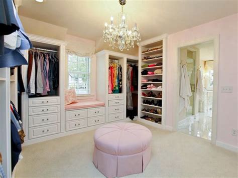 Walk In Closet Lighting Ideas | eduaspirant.com