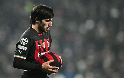 MN: Four Milan players at risk of Champions League second-leg suspension