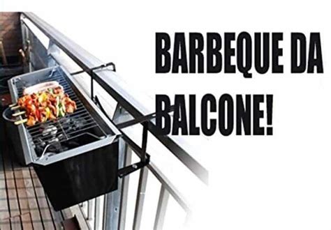 Barbecue Per Grigliare Sul Balcone Sulla Ringhiera