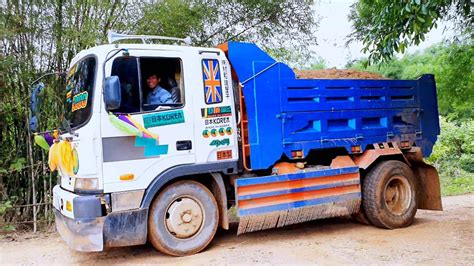 Hyundai Dump Truck Spreading Soil And Bulldozer Equipment Soil Pushing