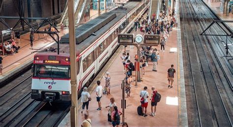 Una incidencia en un tren de Cercanías provoca la suspensión durante