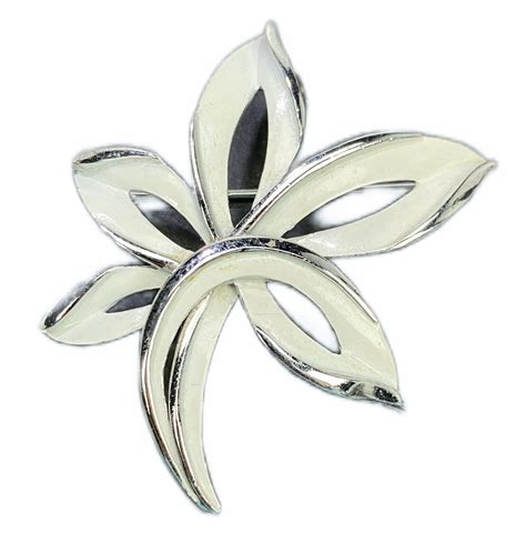 Trifari Floral Star Brooch White Enamel Silvertone Me Gem