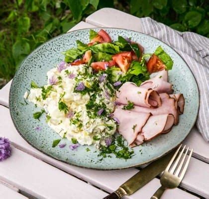 Bakad potatis med kronärtskockskräm rökt skinka och dill Landleys Kök