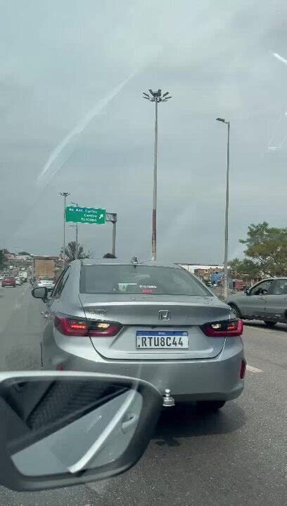 V Deo Mulher Vista Em Cima De Carro No Anel Rodovi Rio De Bh Minas