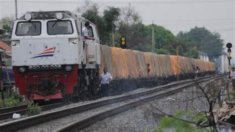 Dampak Naiknya Tarif Kargo Udara Volume Pengiriman Barang Via Kereta