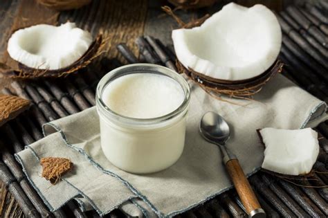 7 Surprising Benefits of Coconut Oil for Cats | LoveToKnow Pets