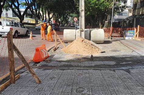 Prefeitura tem obras em trecho da calçada da Av Getúlio VargasNotícia