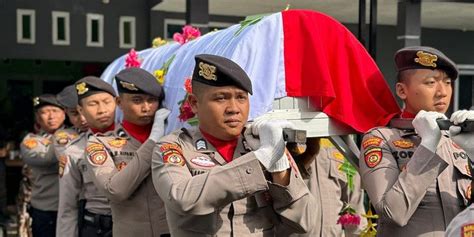 Polres Mahulu Kehilangan Anggota Terbaiknya Beri Penghormatan Terakhir