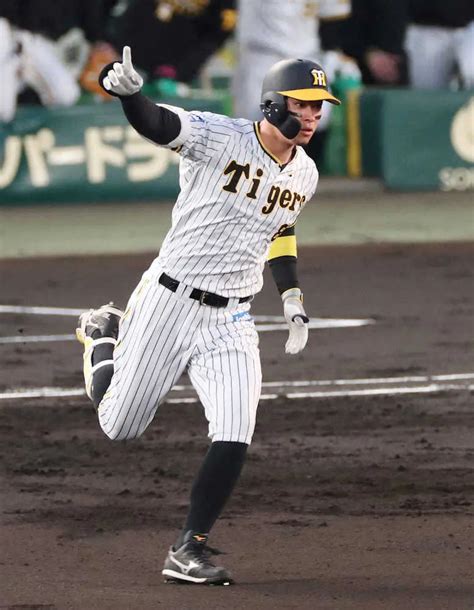 阪神・佐藤輝の今季1号が逆襲号砲！開幕10戦目で連敗大脱出 大観衆の前でホームラン量産誓う― スポニチ Sponichi Annex 野球