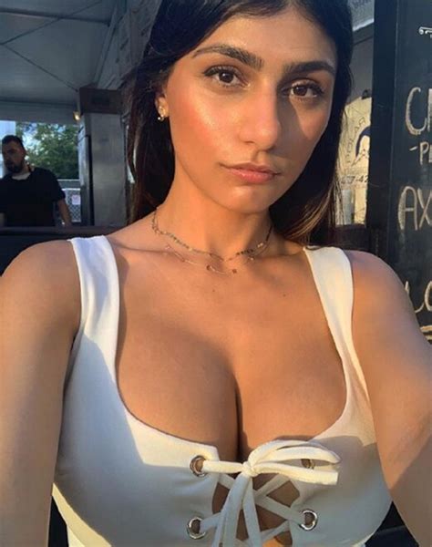 Ugly E Loves Mia Khalifa MK Boobs 09 Porn Pic