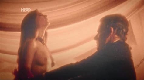 Naked Tammy Di Calafiori in Magnífica