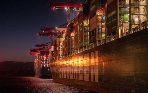 Port container ship night - Online Jigsaw Puzzles