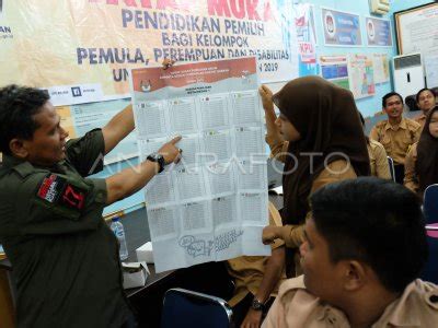 SOSIALISASI PEMILU KEPADA PEMILIH PEMULA ANTARA Foto