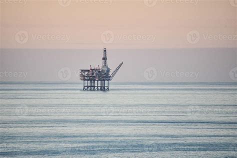 Oil rig at sunset 14446389 Stock Photo at Vecteezy