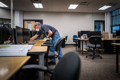 9 Top Tips for Cleaning Offices