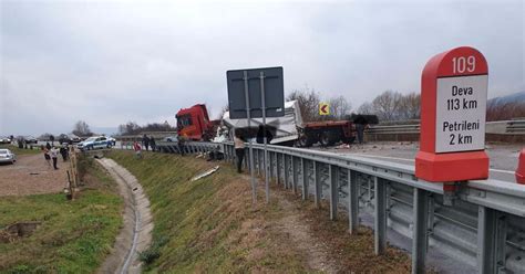 UPDATE Accident pe DN 76 în apropiere de Ștei Trei persoane au fost