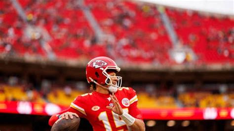 How to Watch Chiefs vs. Dolphins: Time, TV Channel and Live Stream ...