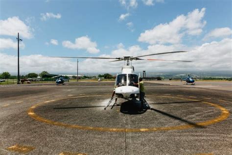 7 Best Big Island Helicopter Tours (+ Volcano Flights!)