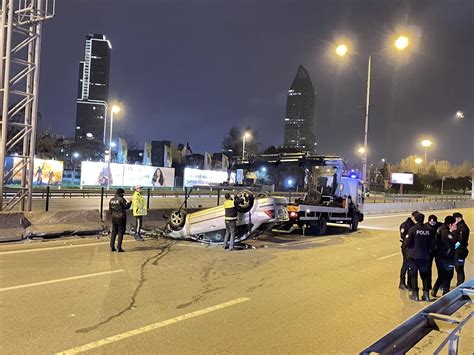 Kadıköy de devrilen otomobildeki 3 kişi yaralandı Haberler