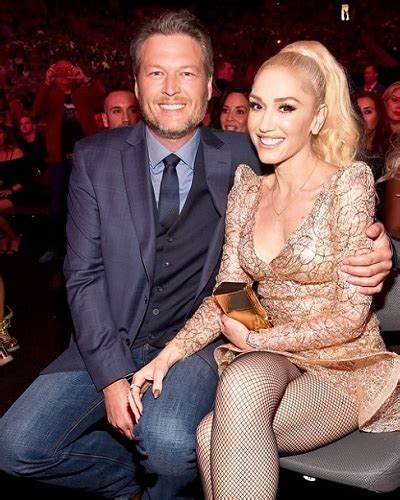 Blake Shelton Kisses Gwen Stefani At Billboard Music Awards After