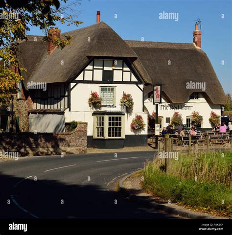 The Red Lion, Avebury Stock Photo - Alamy