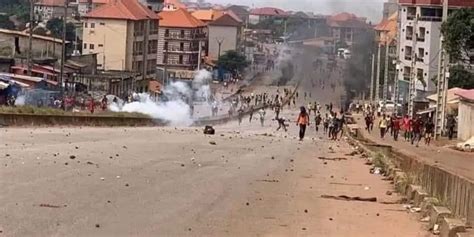 Deux morts au moins en Guinée lors de manifestations à Conakry