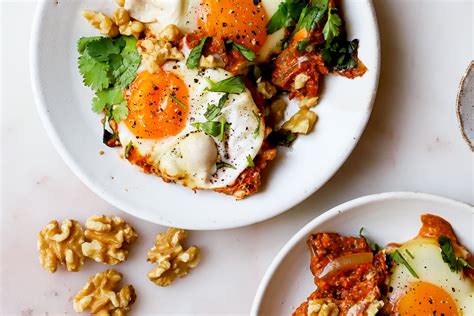 Muhammara Walnut Shakshuka - California Walnuts