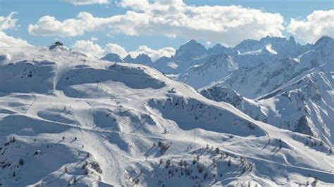 12 randonnées en raquettes à faire en Auvergne Rhône Alpes