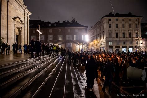 Via Crucis Del Venerd Santo Per Le Vie Di Torino Guidata Da Mons